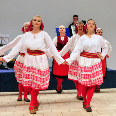 Spectacle folklorique en costumes traditionnels au village vacances Azureva Bussang