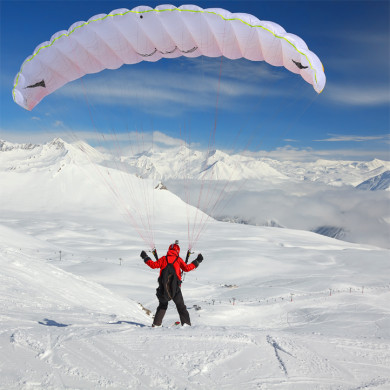 Pratiquer le parapente en hiver à La Mongie dans les Pyrénées